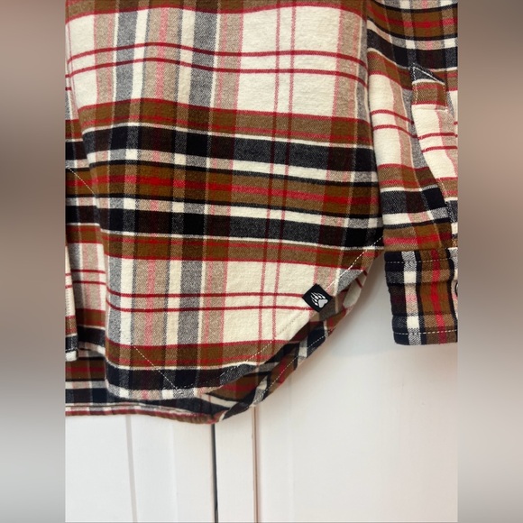 Men’s Alaskan Hardgear Snap Flannel Shirt Size MediumRed/White/Blue/Brown Plaid - Picture 2 of 6